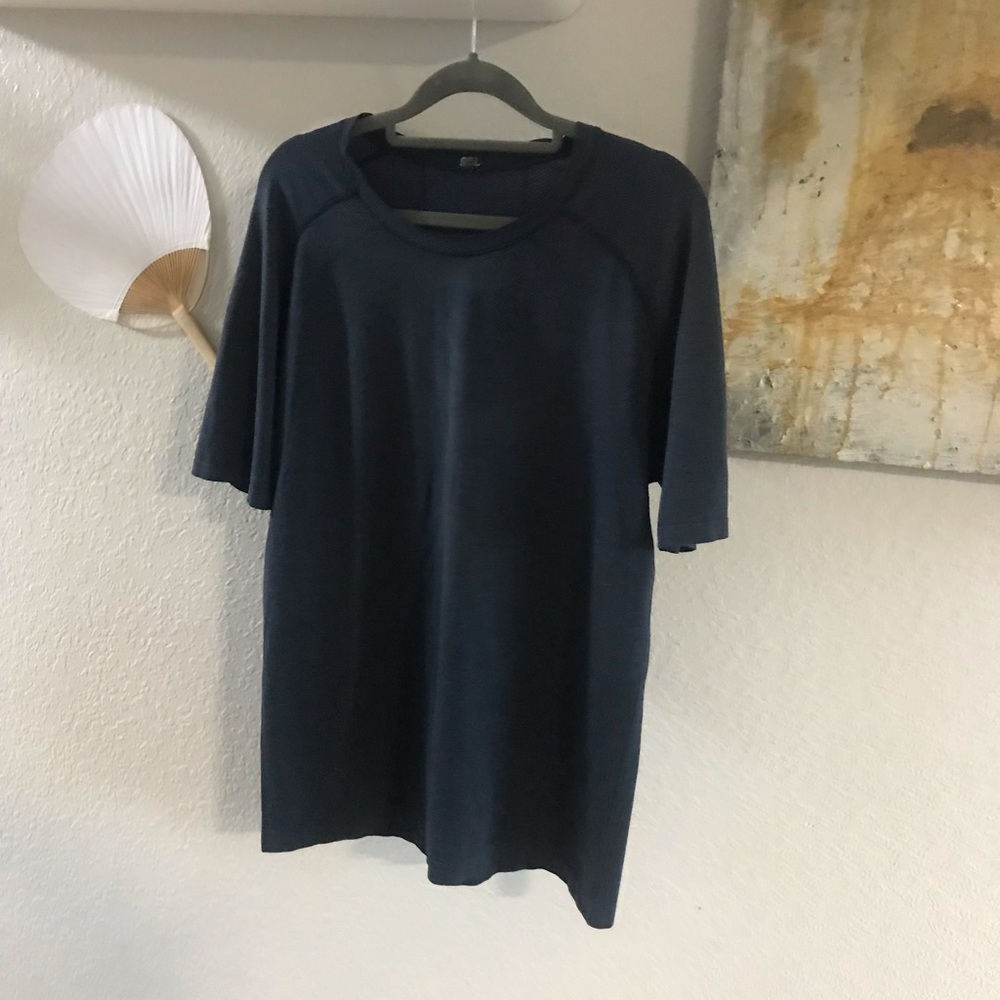 LOW PRICE MOVING- LULULEMON MENS SHIRT